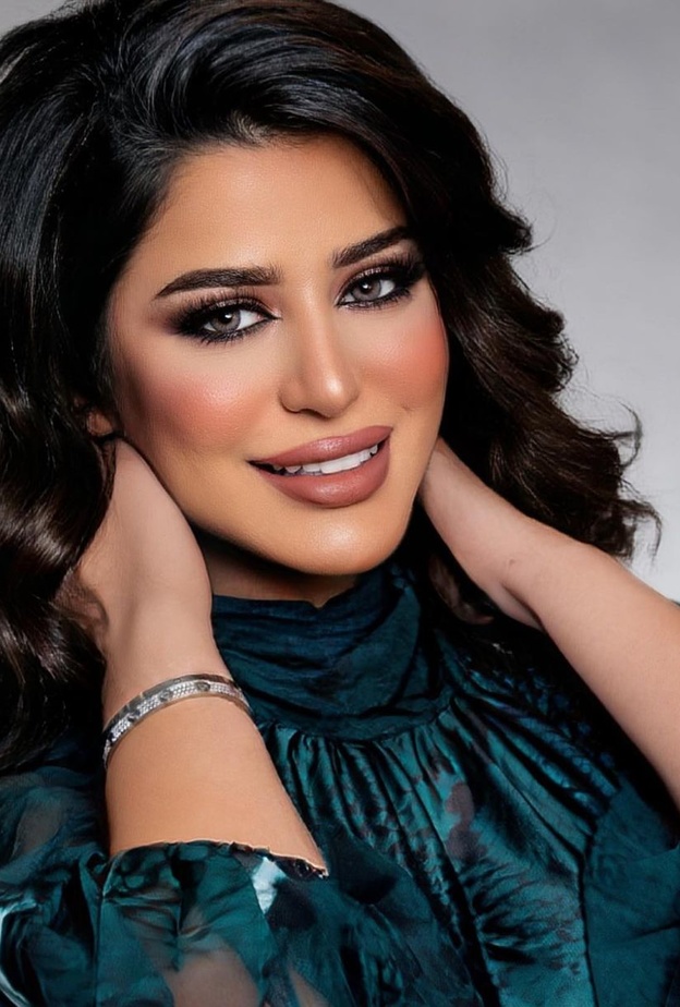 تسريحات مميزة لصاحبات الشعر الكثيف من وحي صمود الكندري