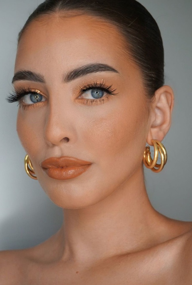 حيل مكياج لـ نحت الوجه ورفع الوجنتين - من حساب مدونة الجمال daphne  على انستغرام