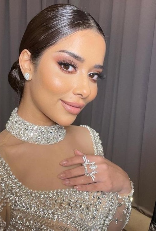 خطوات وضع مكياج نيود جذاب على طريقة بلقيس فتحي في أحدث اطلالاتها