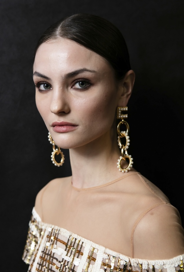 مكياج شتوي وبني مع الايلاينر من وحي Elisabetta Franchi