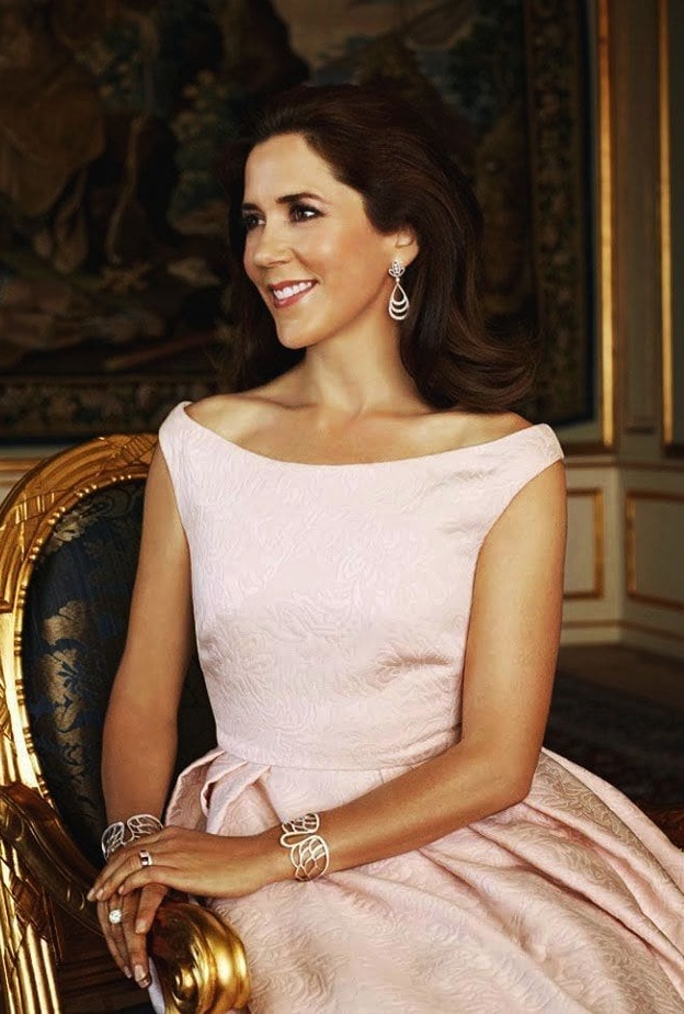 مجوهرات سيدات العائلة المالكة الدنماركية بمناسبة اليوبيل الذهبي للملكة مارغريت