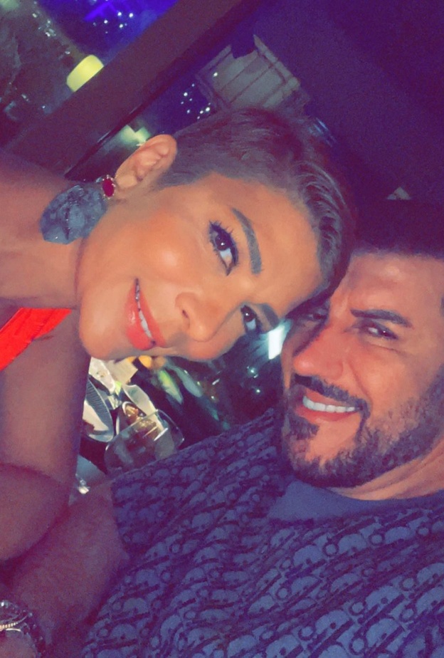  أصالة نصري تعبر عن حبها لزوجها على المسرح