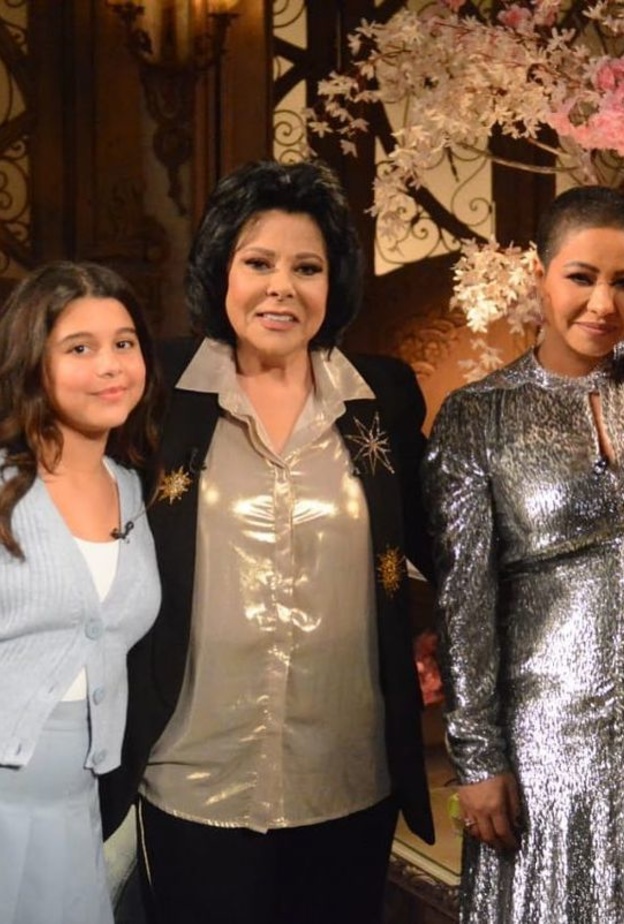 شيرين عبدالوهاب مع ابنتيها واسعاد يونس