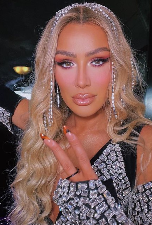 أبرز الصيحات الجمالية التي رافقت النجمات العرب مع بداية عام 2022