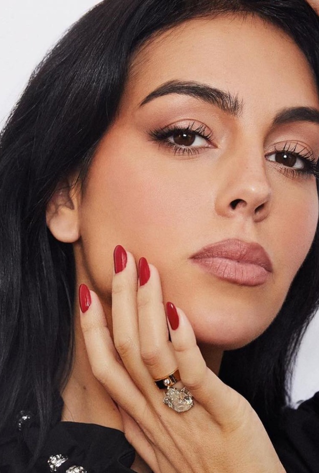  جورجينا رودريغيز بإطلالة جمالية ساحرة 