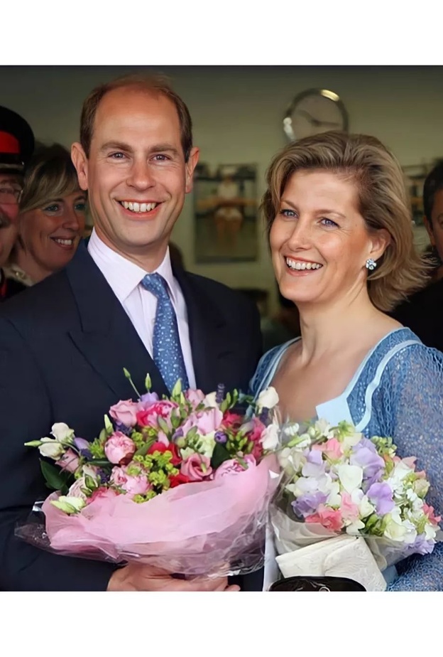 الأمير إدوارد وزوجته يطلبان عمالة جديدة في منزلهما في سري