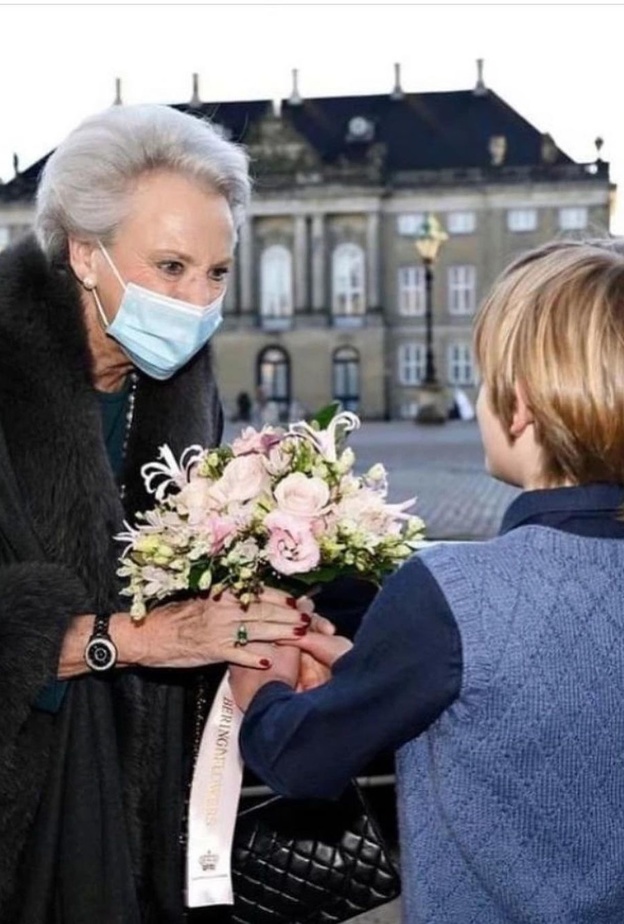 الملكة مارجريت تفتتح معرض "صندوق مجوهرات الملكة"