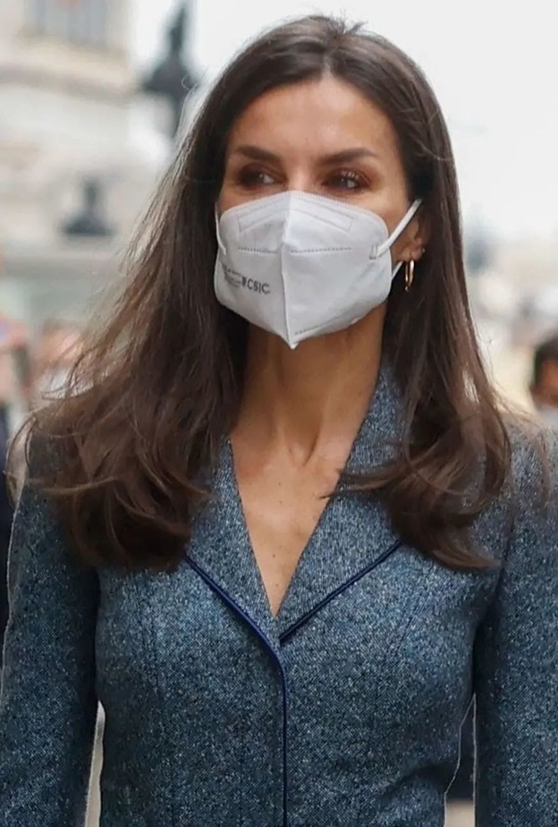 الملكة ليتيزيا تسلم ميداليات الأكاديمية الملكية الإسبانية