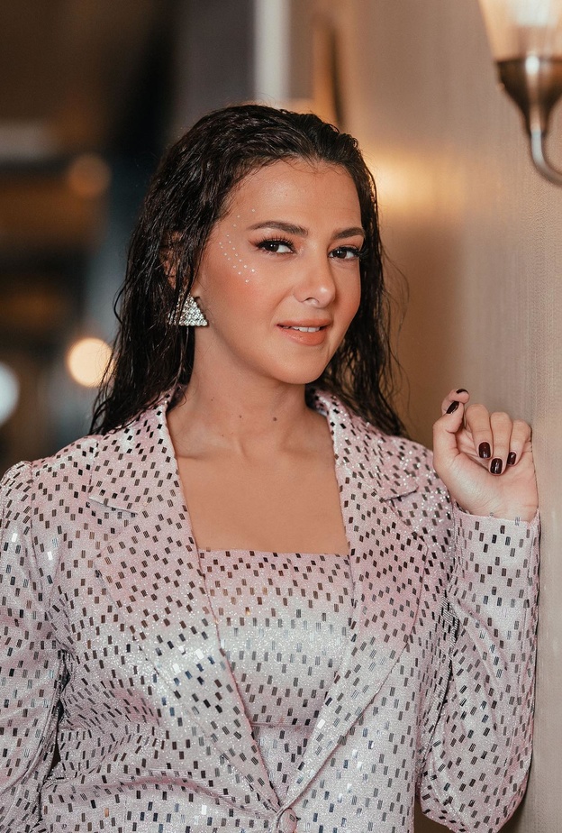  دنيا سمير غانم تواكب صيحات جمالية لافتة في أحدث ظهور لها 