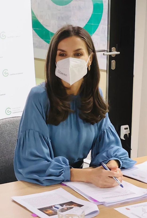 الملكة ليتيزيا في اجتماع عمل مع الجمعية الإسبانية لمكافحة السرطان