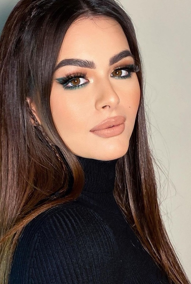  هنادي مهنا تتألق بـ نيو لوك المكياج الأخضر مع البرونزي