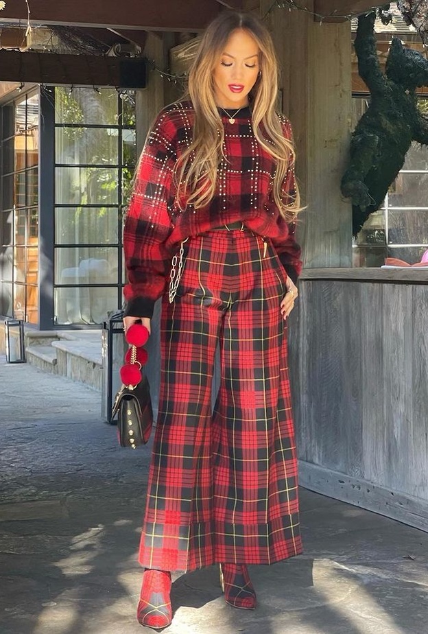 جينيفير لوبيز في إطلالة لها بصيحة الترتان من توقيع Roberto Cavalli