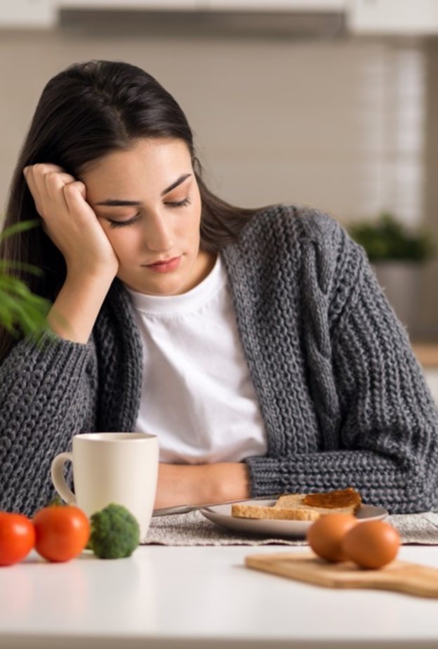 4 اعراض تؤكد الاصابة بمتحور اوميكرون وليس نزلة برد منها فقدان الشهية