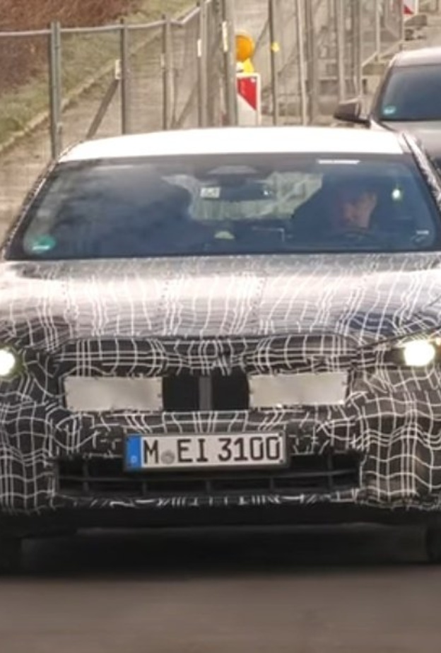 BMW تختبر الفئة الثامنة 2023 في شوارع ميونخ