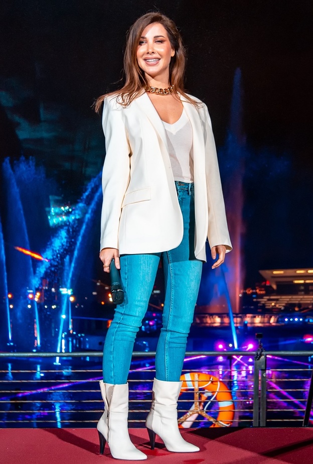  نانسي عجرم تتمرد على رتابة الشتاء وتختار الألوان الفاتحة في إطلالاتها الأخيرة