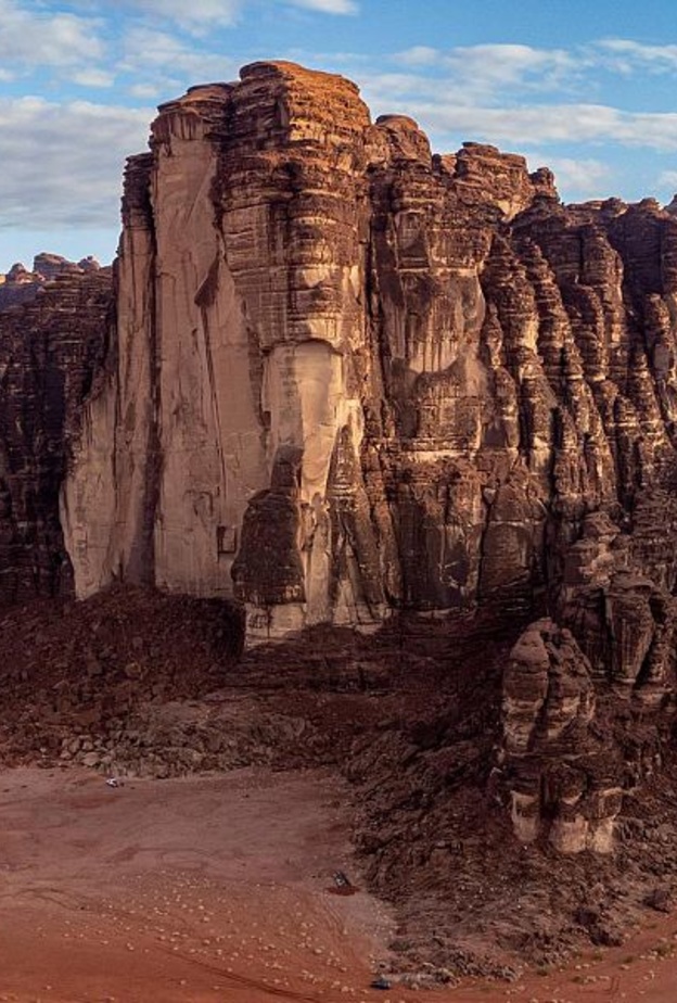صحراء حسمي.. سحر الرمال الحمراء في تبوك والوجهة الأمثل لعشاق المغامرة