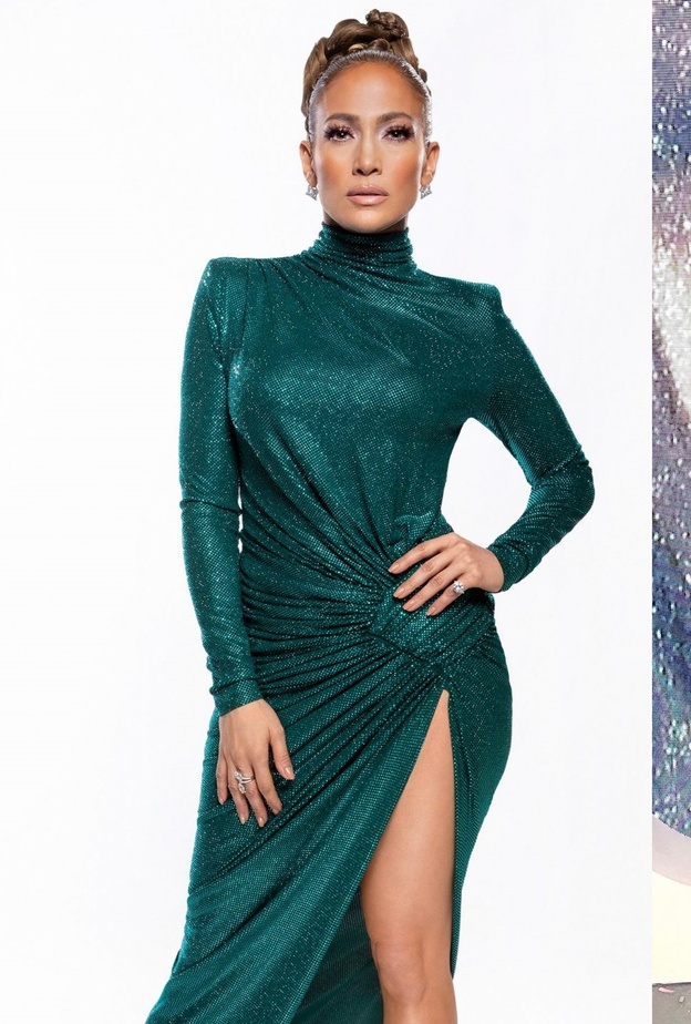 النجمات بفساتين براقة ومجسمة