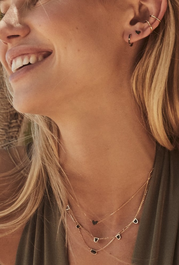 أروع القلادات المرصعة بالماس الأسود