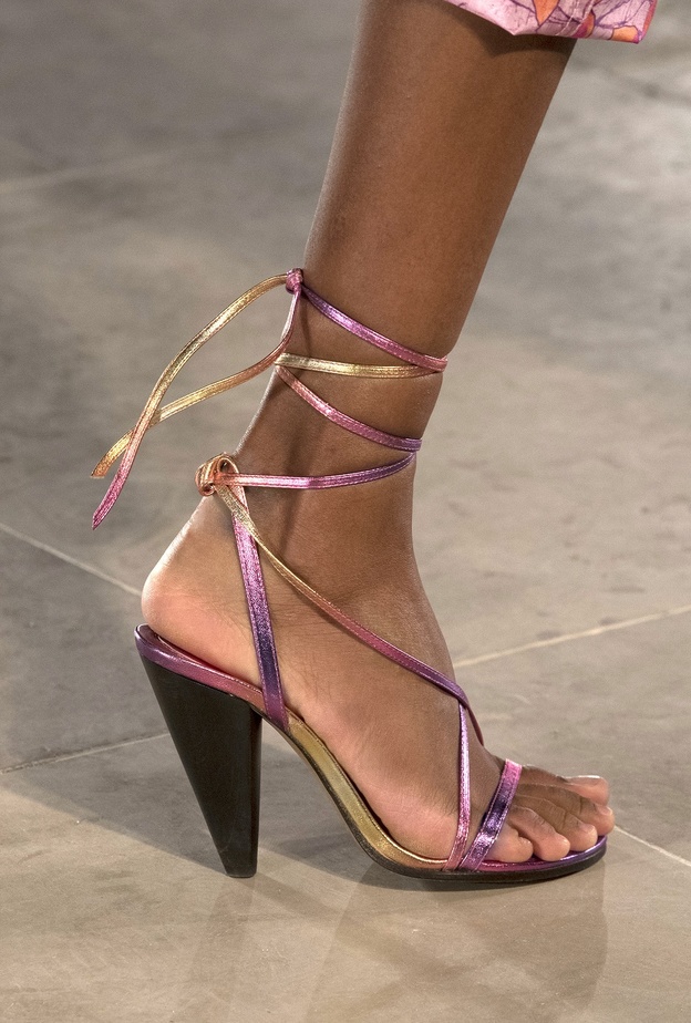 موضة أحذية 2022 بالشرائط من Isabel Marant