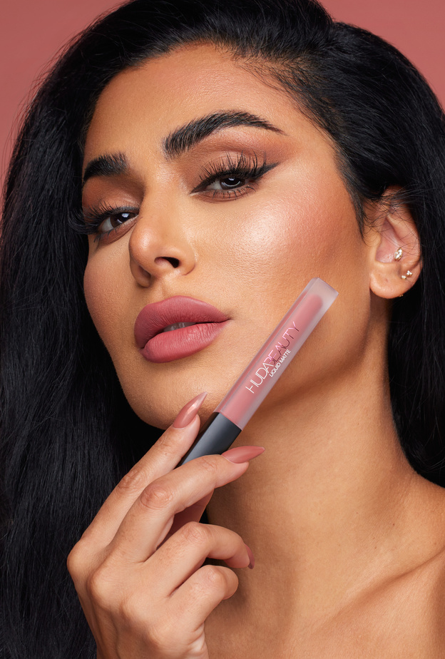 اكتشفي الإصدار الجديد المحسّن من أحمر الشفاه Liquid Matte Lipstick من Huda Beauty المميز للغاية