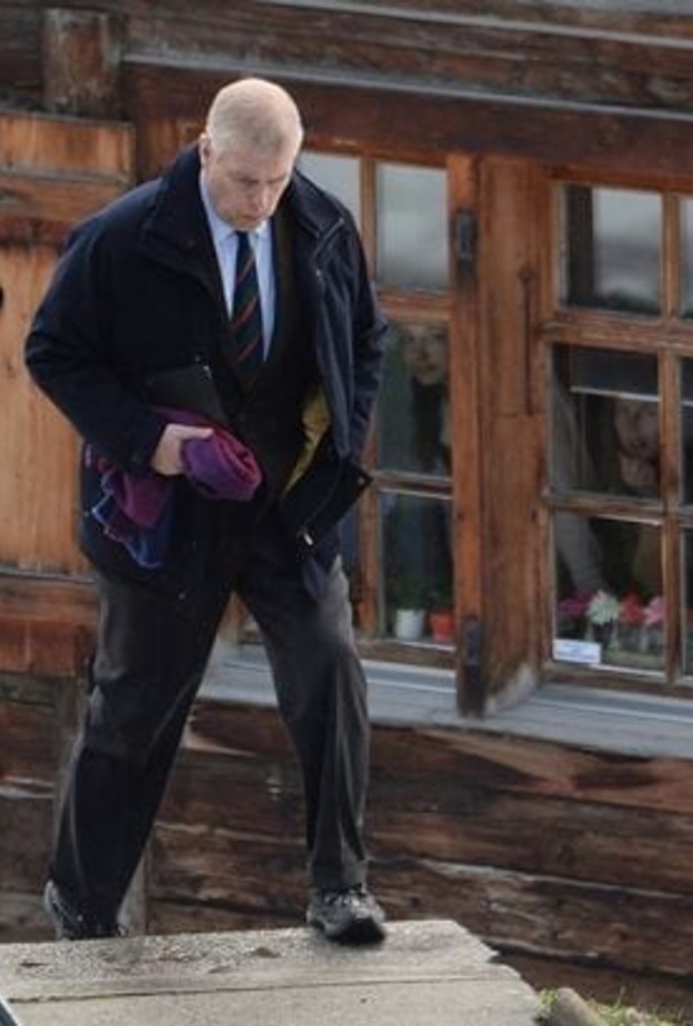 الأمير أندرو يعثر على مشتري لمنزله في فيربير