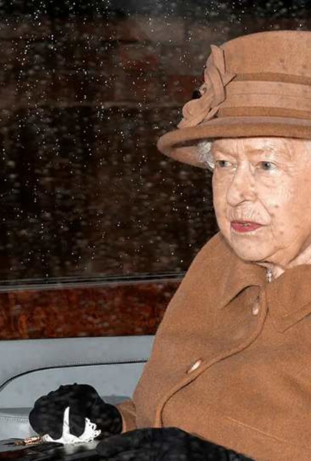 ملكة بريطانيا تفتقد تقليدها السنوي لإحياء ذكرى والدها الراحل بسبب عدوى كورونا