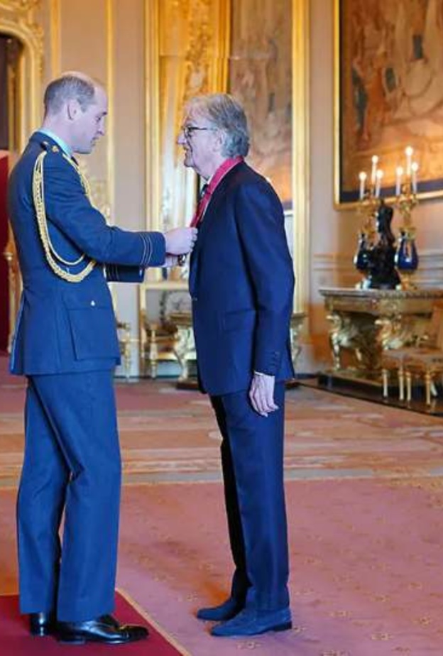 الأمير وليام يعود لاستئناف مهام عمله الرسمي بعد عطلة بداية العام بمراسم تقليد أوسمة ملكة