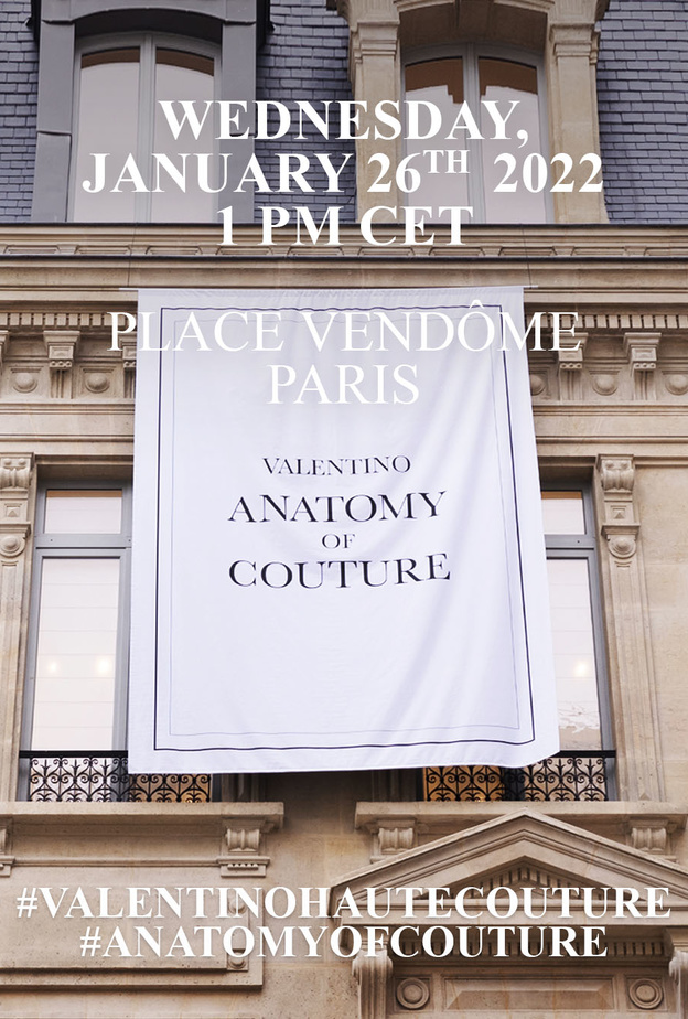 بث مباشر لعرض أزياء Valentino لربيع صيف 2022 من باريس