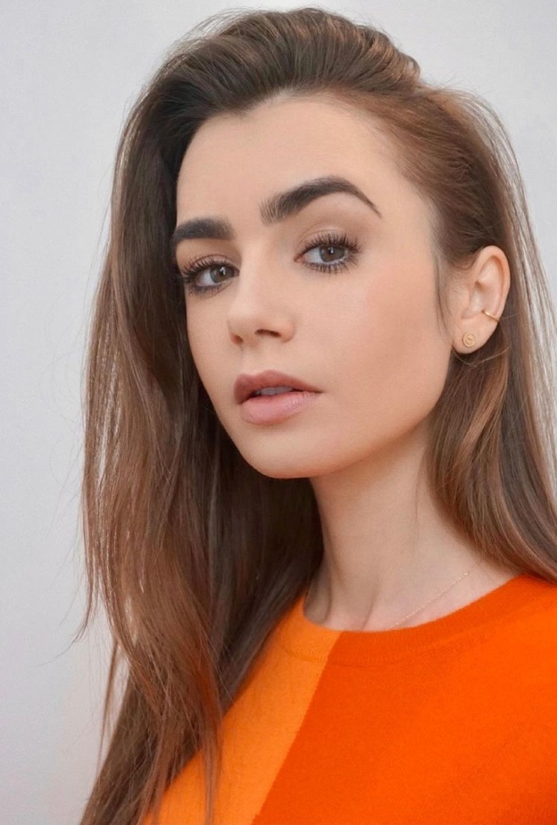 ليلي كولينز