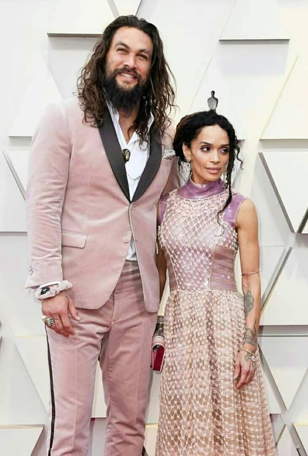 جيسون موموا وليزا بونيت