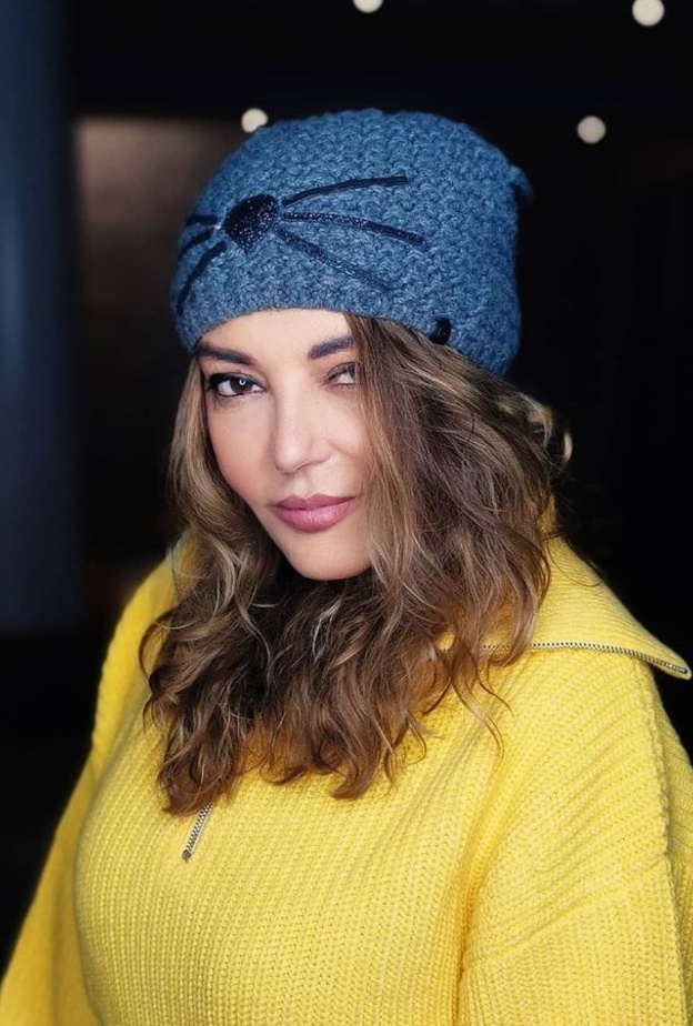  سميرة سعيد بتسريحة شعر شبابية شتوية مع بداية عام 2022