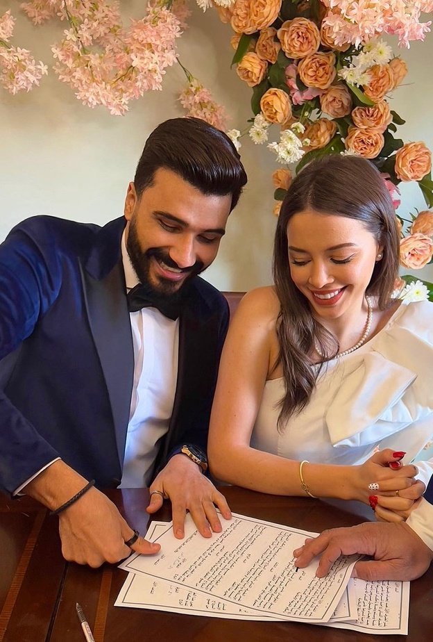 عفراء السطي تعلن خطوبتها على أحمد حسام