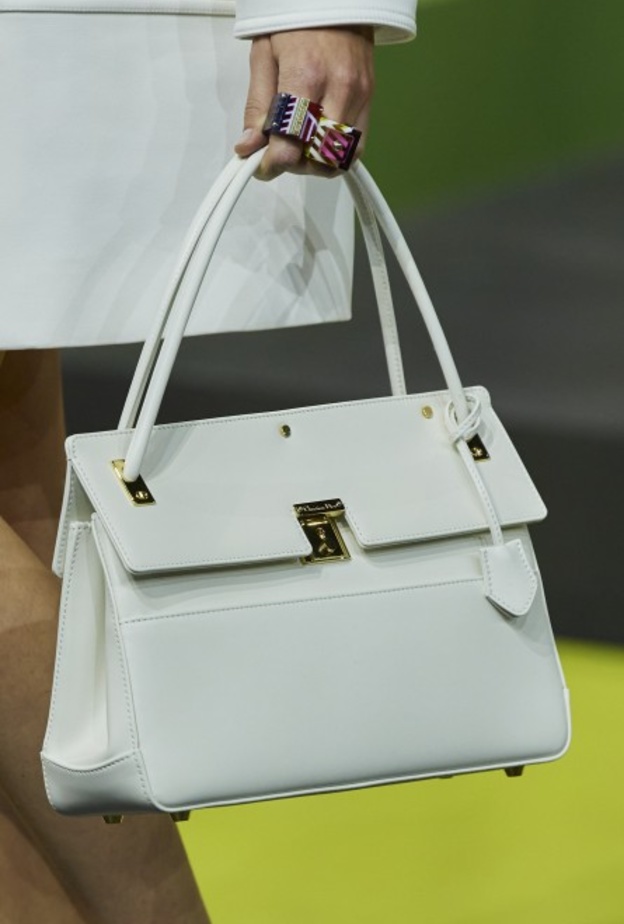 موديلات حقائب باللّون الأبيض من Christian Dior