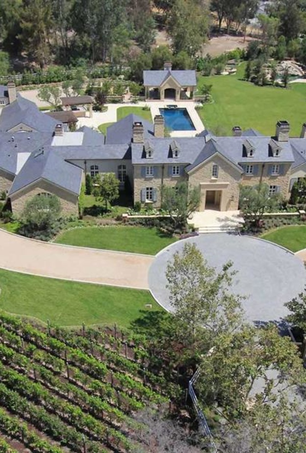 منزل كاني ويست في هيدن هيلز في لوس أنجلوس