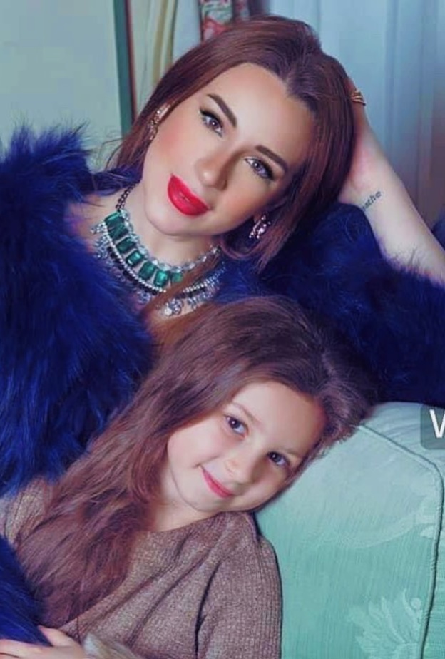 أسما شريف منير وابنتها