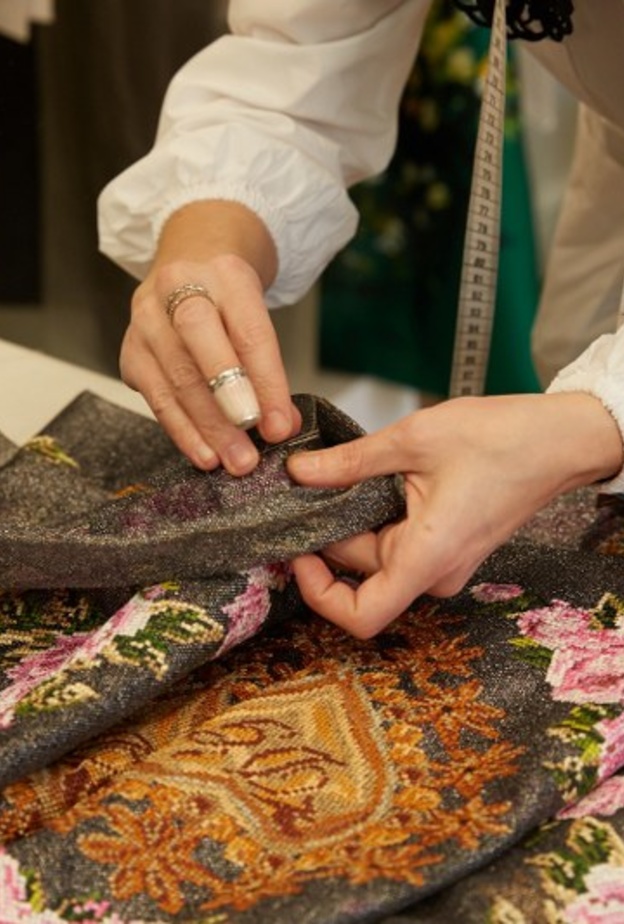 العلا و Dolce&Gabbanaتحتفلان بالأناقة و عصر الفرسان ضمن فعاليات عرض أزياء الفرسان في عكمة