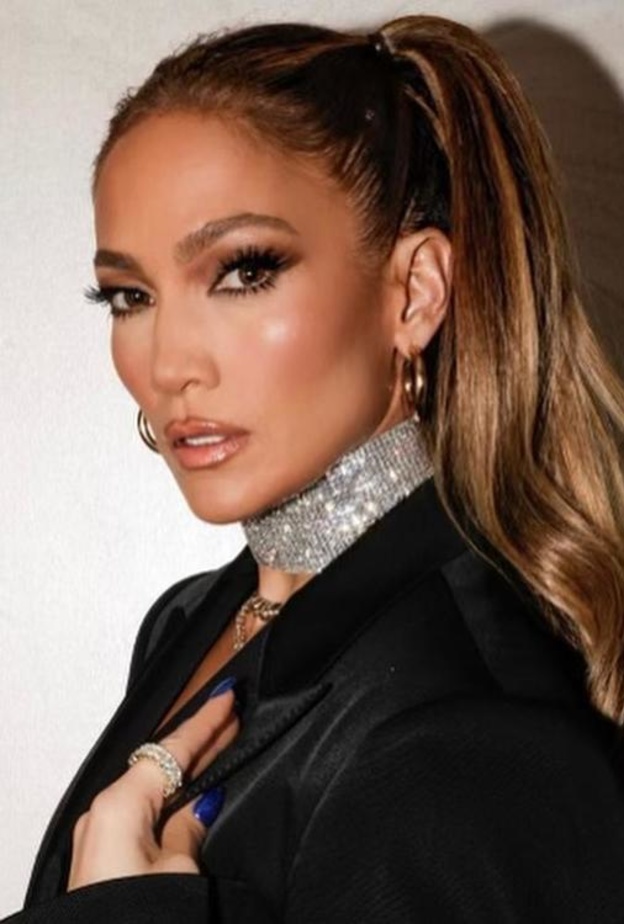 صور لمسات جمالية تجمع ما بين مايا دياب وجينيفر لوبيز