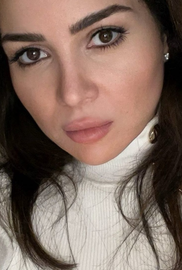 مي عز الدين بـ نيو لوك الشعر الداكن 