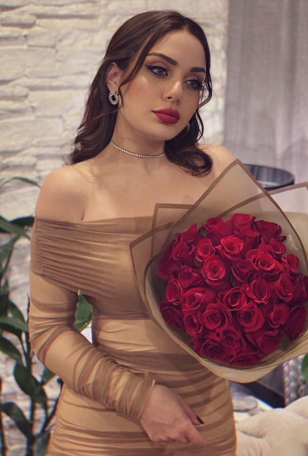 تسريحات شعر طبيعية لحفل الخطوبة من بنات النجوم