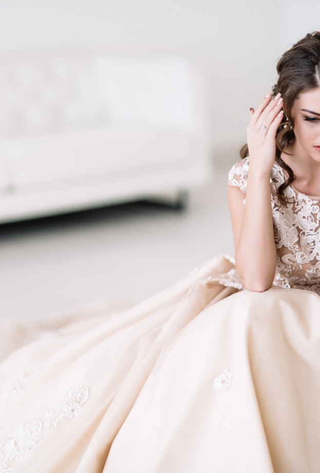 خلاف بين عروس ووالدتها بسبب سرقة فستان من والدة العريس