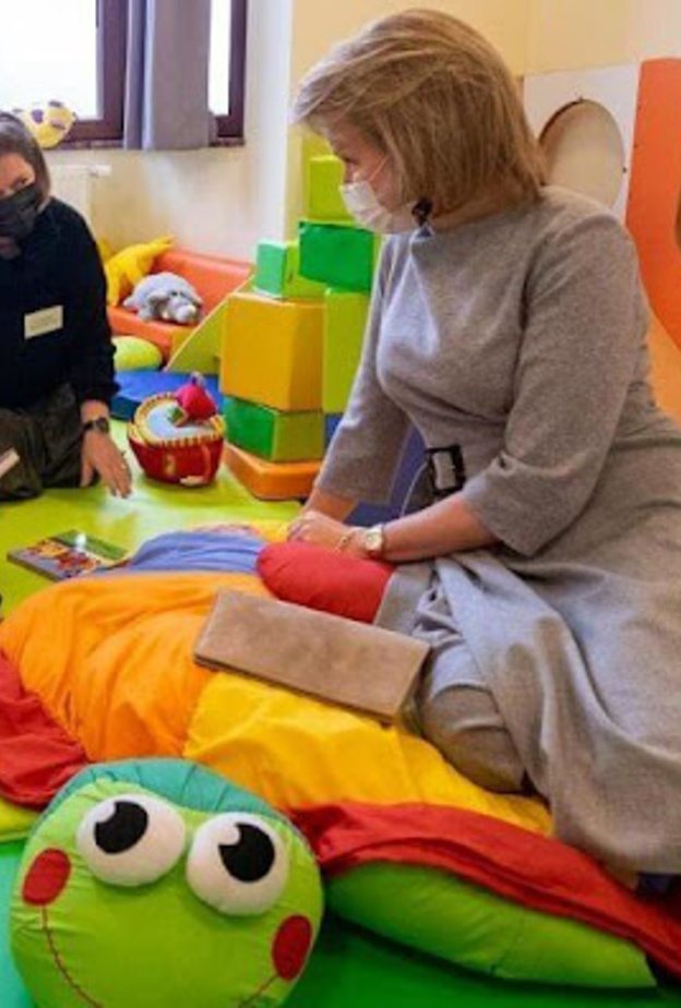 الملكة ماتيلد تزور ملجأ Les Trois Portes في نامور