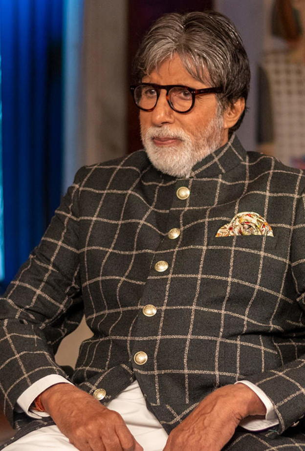 أزمة في منزل أميتاب باتشان بعد إصابة عدد كبير من العاملين بعدوى كورونا