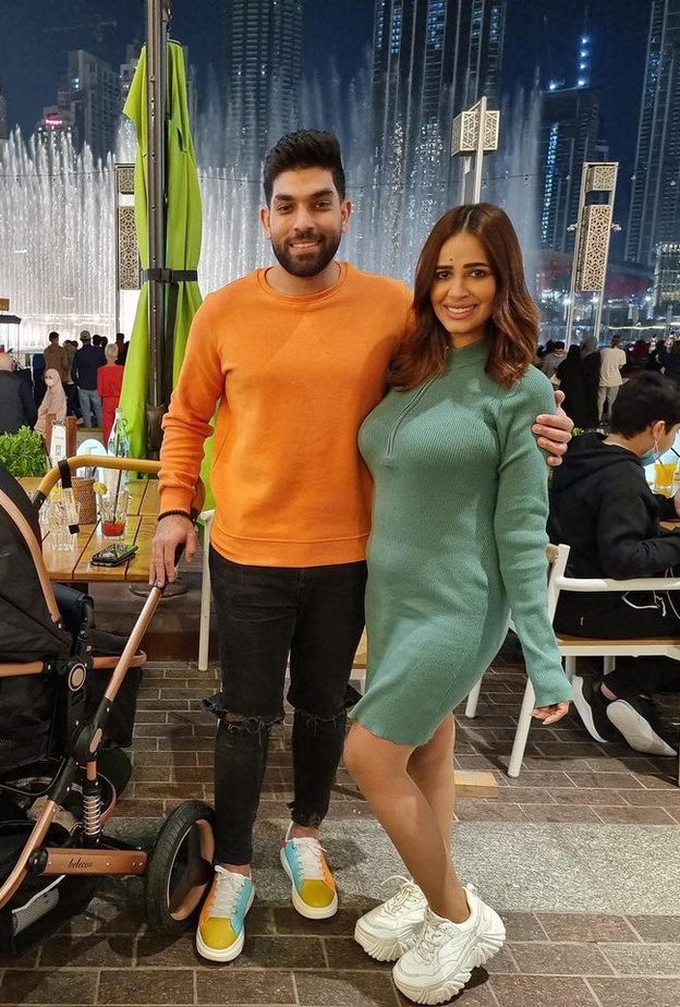 رنا سماحة تستجم في دبي مع زوجها