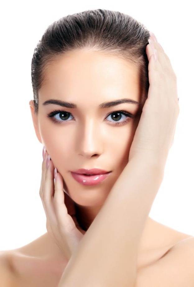 فوائد إبرة النضارة للوجه وأهم أضرارها والمشاكل التي تعالجها