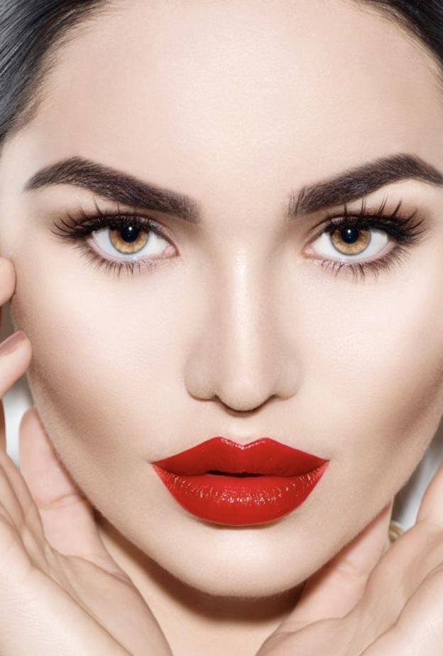 حيل منزلية تساعد في تكبير الشفاه بالخطوات وعن تجربة