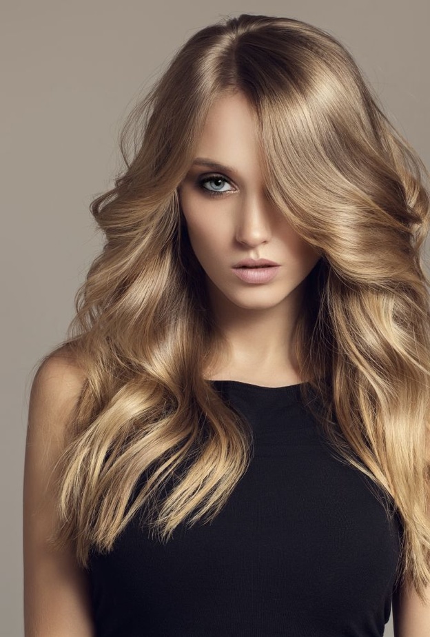 أفضل وصفات طبيعية للعناية بالشعر المجعد والجاف