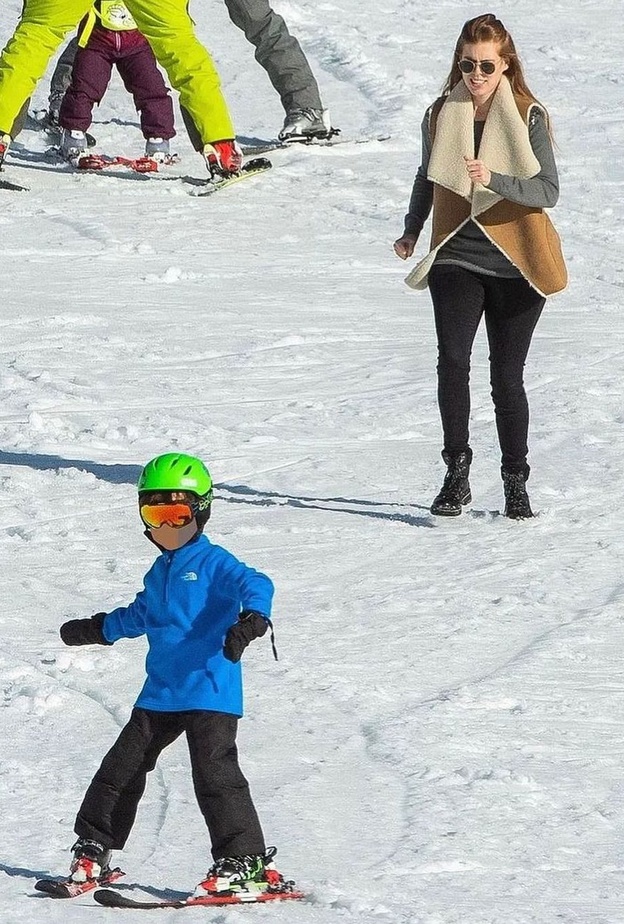 عائلة يورك تستمتع بعطلة تزلج على الجليد في فيربير