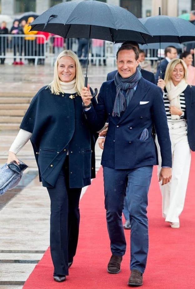 ولي عهد النرويج وشقيقته يشاركان في مهمة رسمية معا لدعم الرياضة