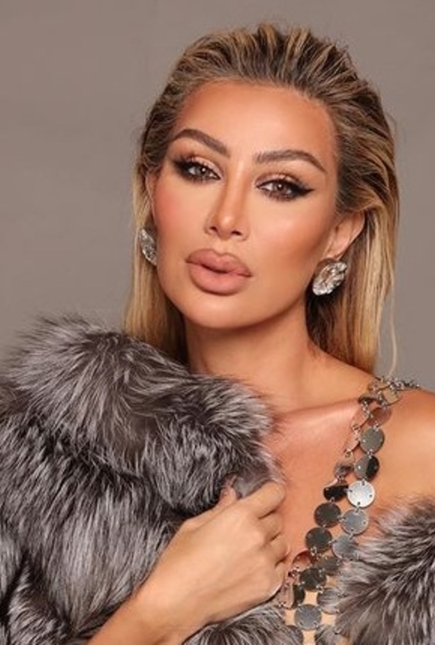 حيل مكياج جديدة لتكبير الشفاه من وحي اطلالات مايا دياب الأخيرة