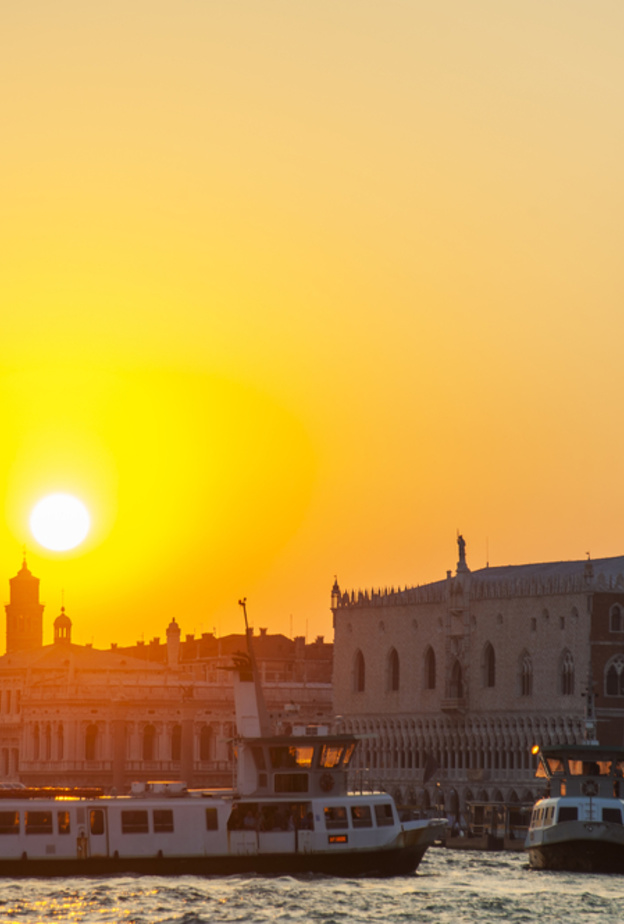 shutterstock_صعود برج الساعة متعة رائعة